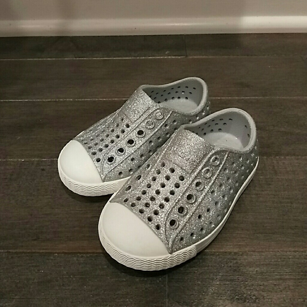 Native Jefferson Slip On Sneakers size 5